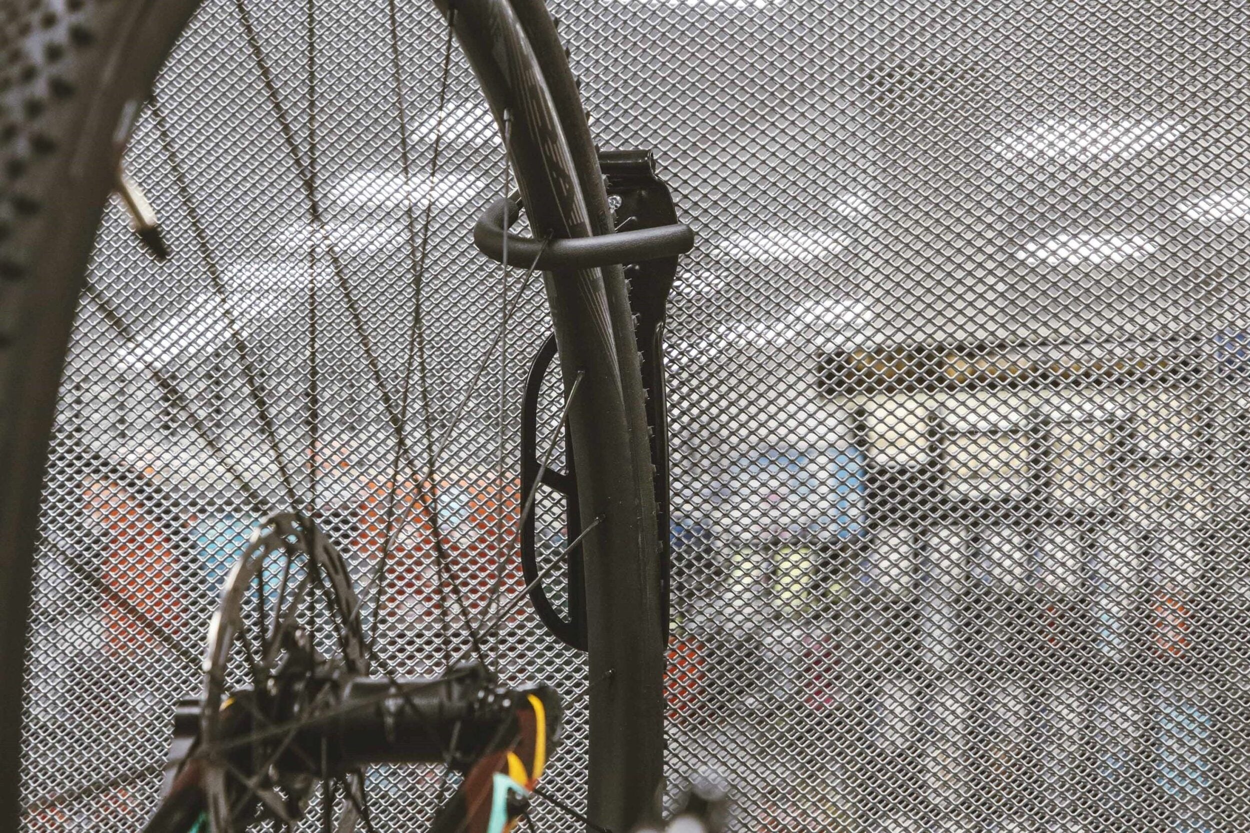 suport bicicleta pe perete force f negru 3 scaled
