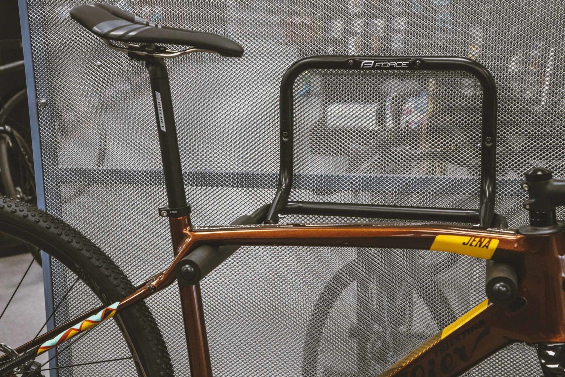 suport bicicleta pe perete force pliabil 3 scaled