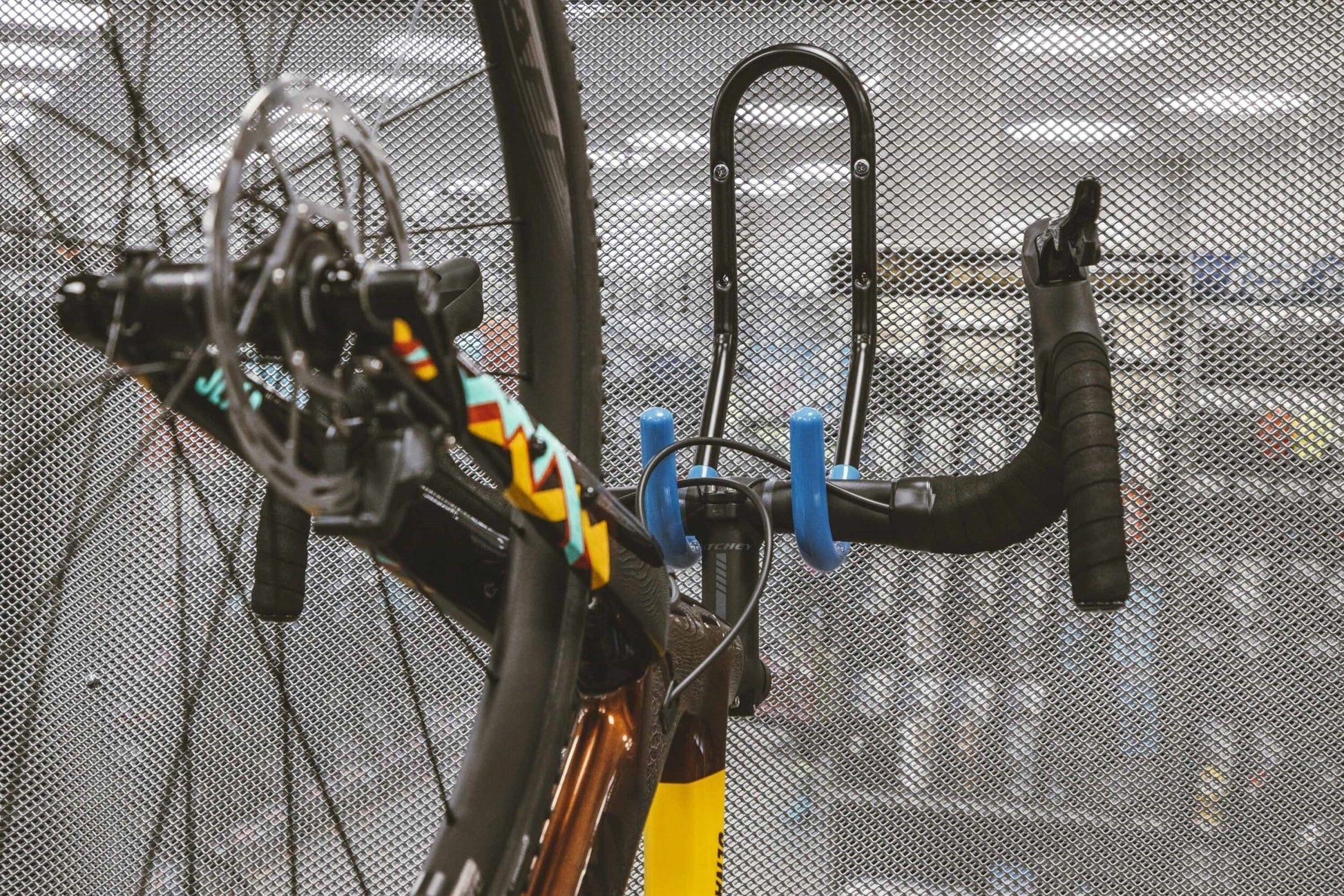 suport de perete pentru bicicleta force negru 3 scaled