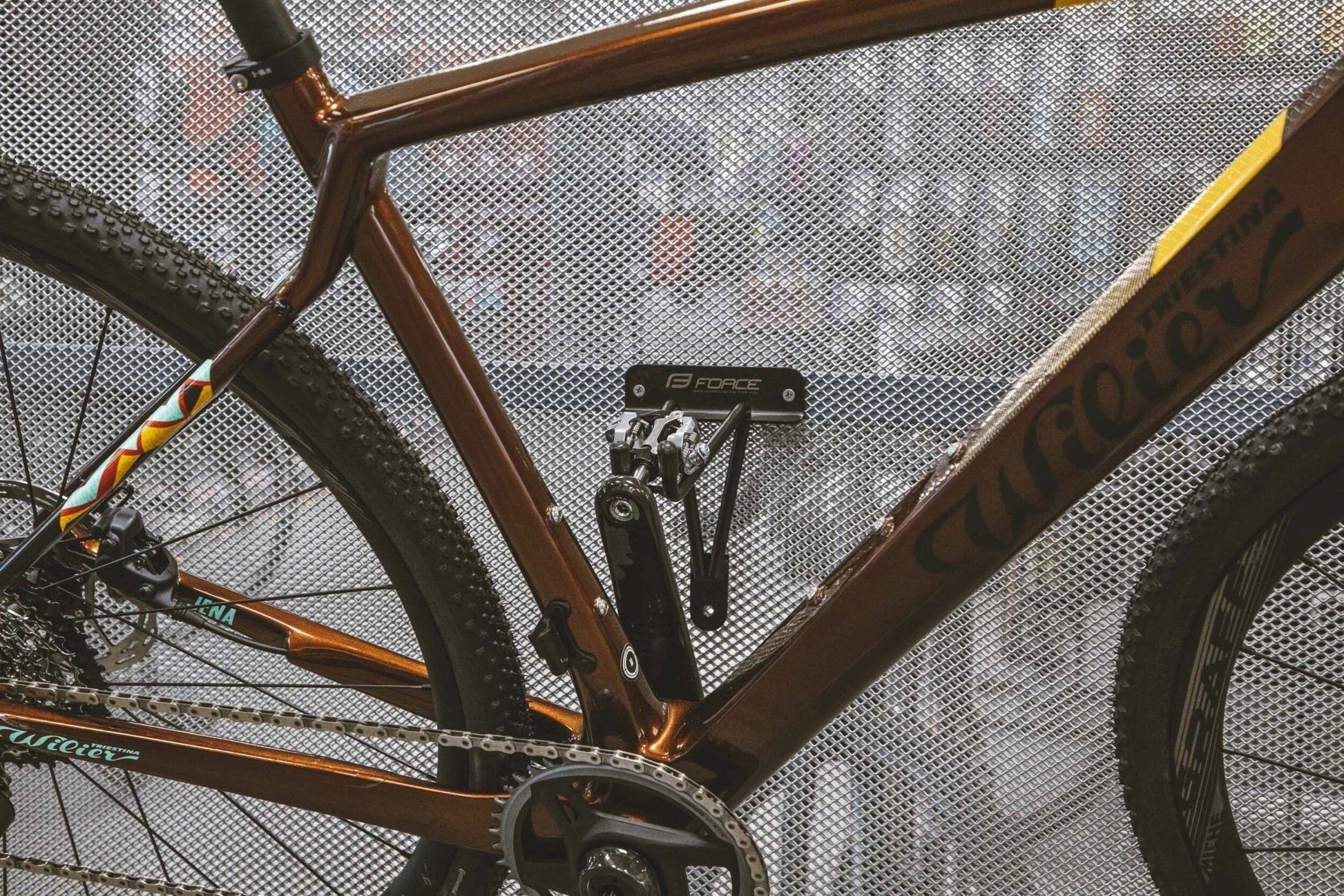 suport force prindere bicicleta pe perete in pedale 3 scaled