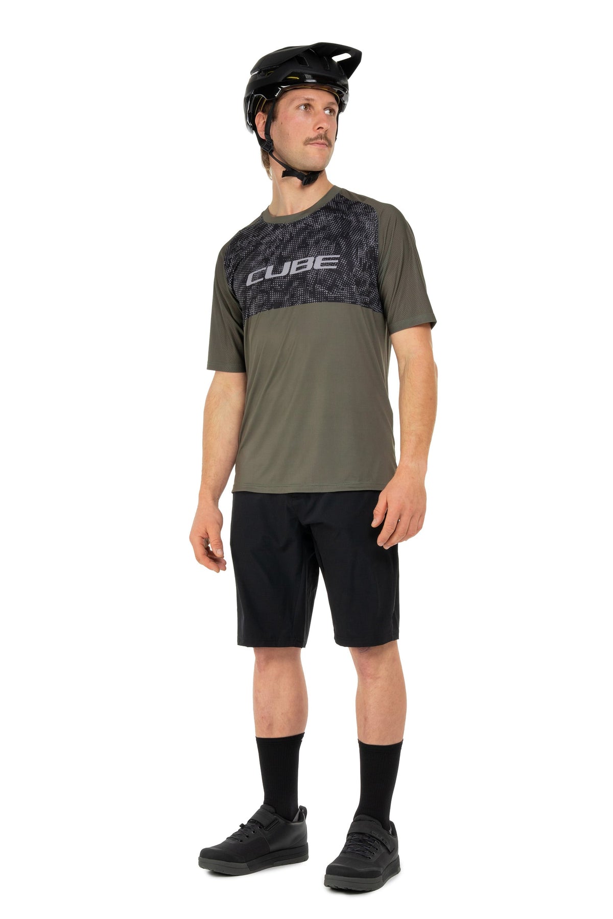 Tricou CUBE MTB Matrix TM S/S Olive pe model (180 cm, mărimea M) – față