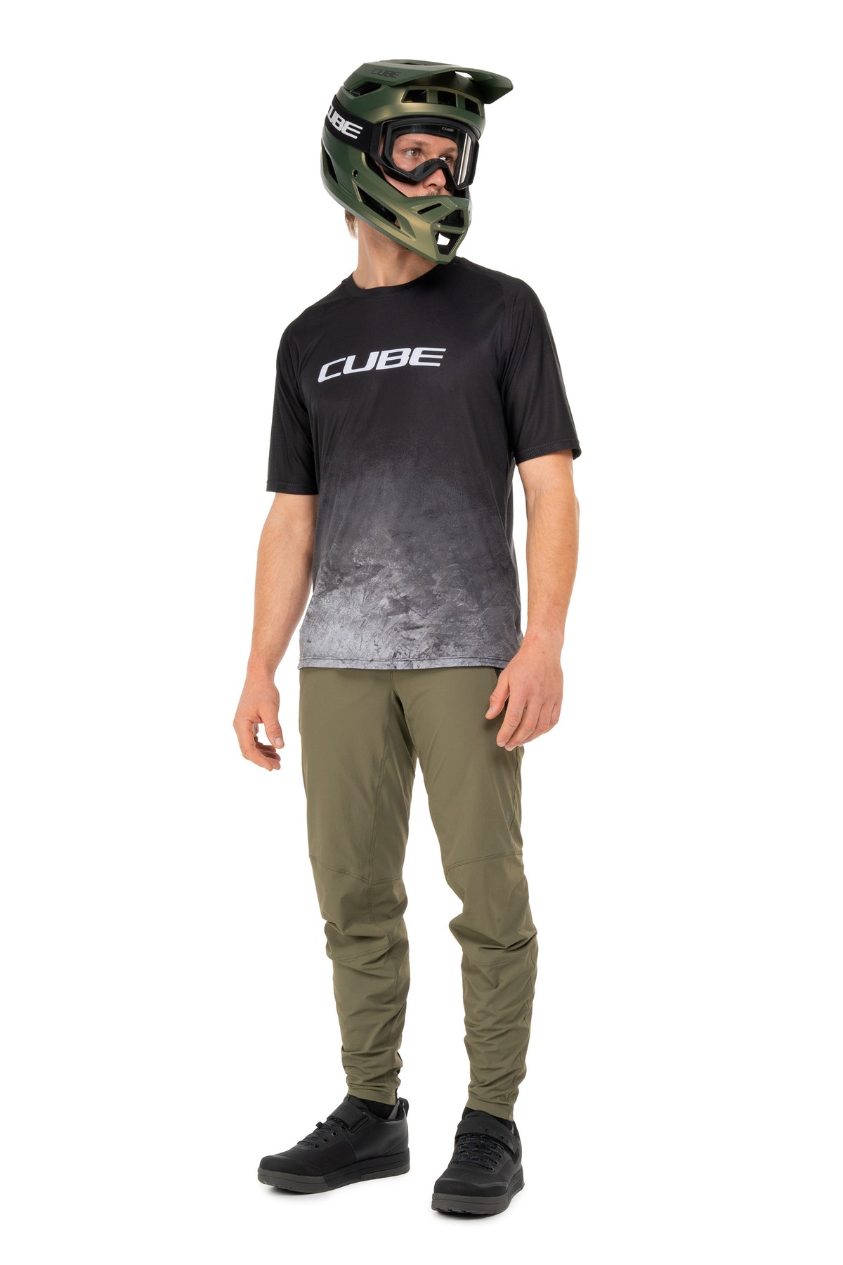 Tricou CUBE MTB Moonstone S/S Blue/Black pe model (185 cm, mărimea M) – față