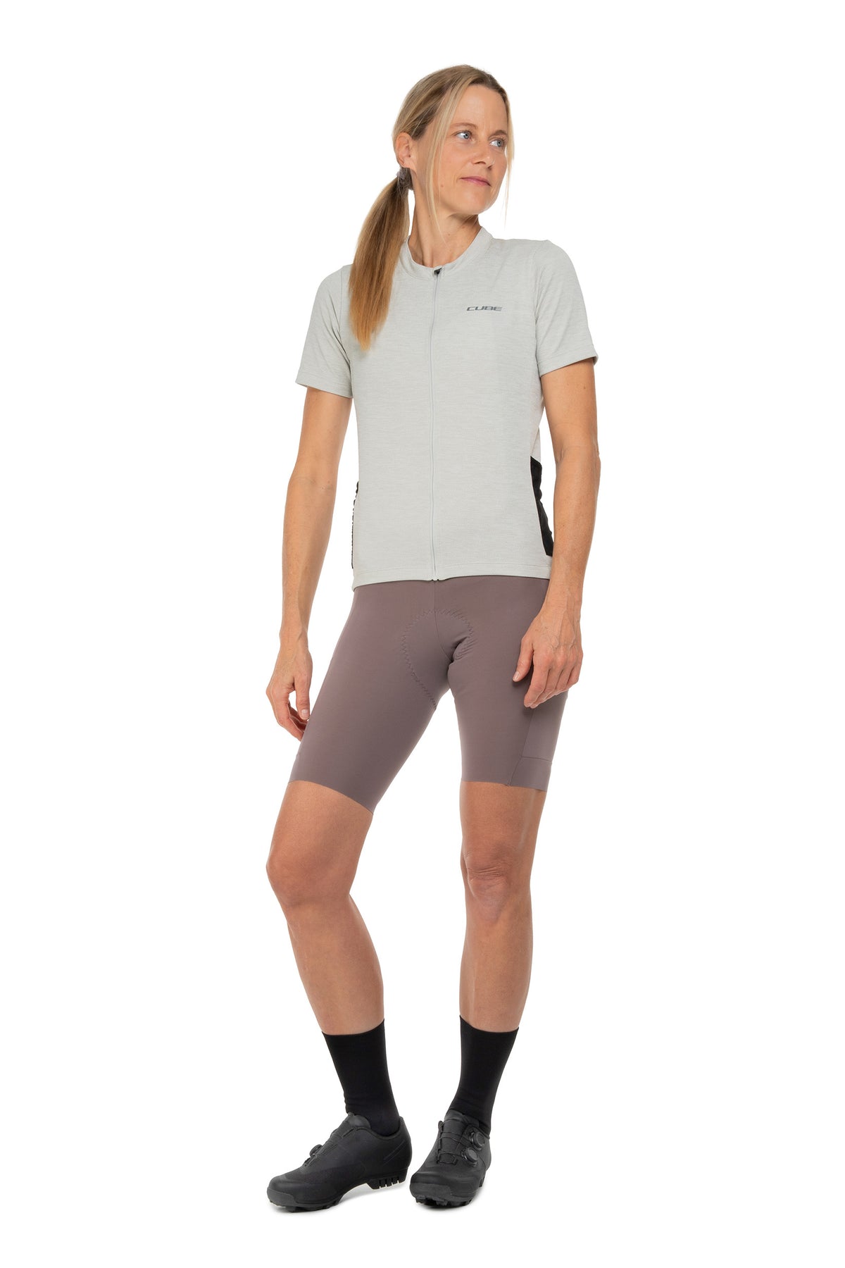 Tricou CUBE Gravel WS Full Zip Cargo S/S Light Grey pe model (168 cm, mărimea S) – față