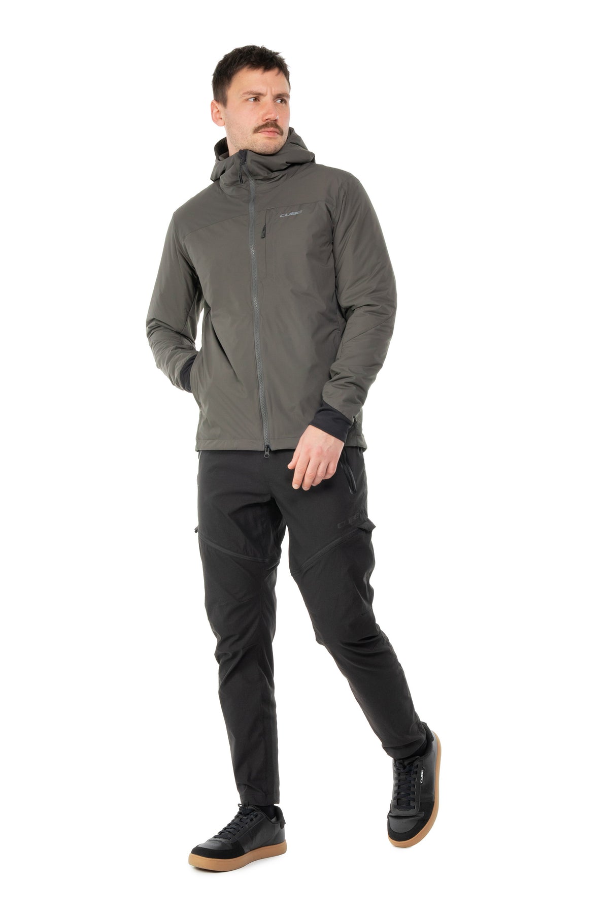 Jachetă CUBE Hybrid Olive pe model (184 cm, mărimea M) – față