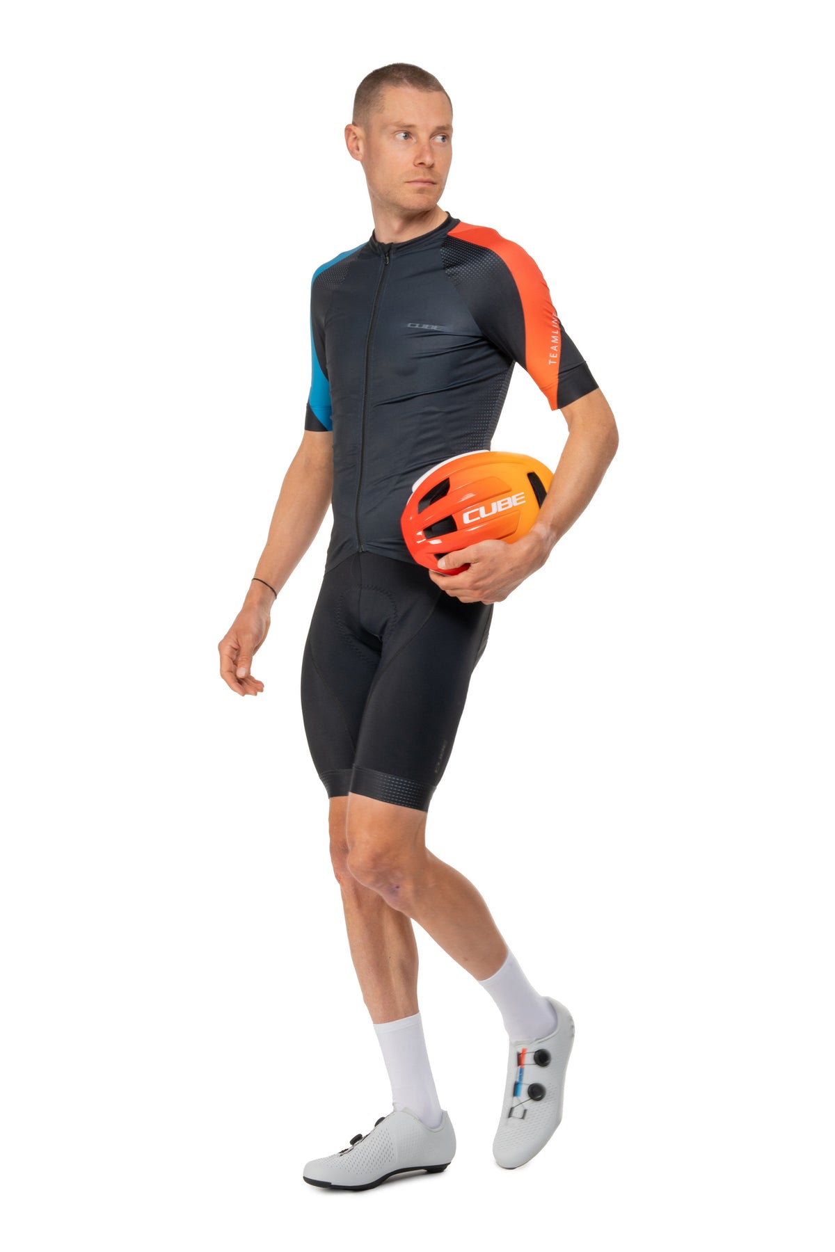 Tricou CUBE Road/XC Teamline S/S Black (10421XS) pe model (184 cm, mărimea M) – față