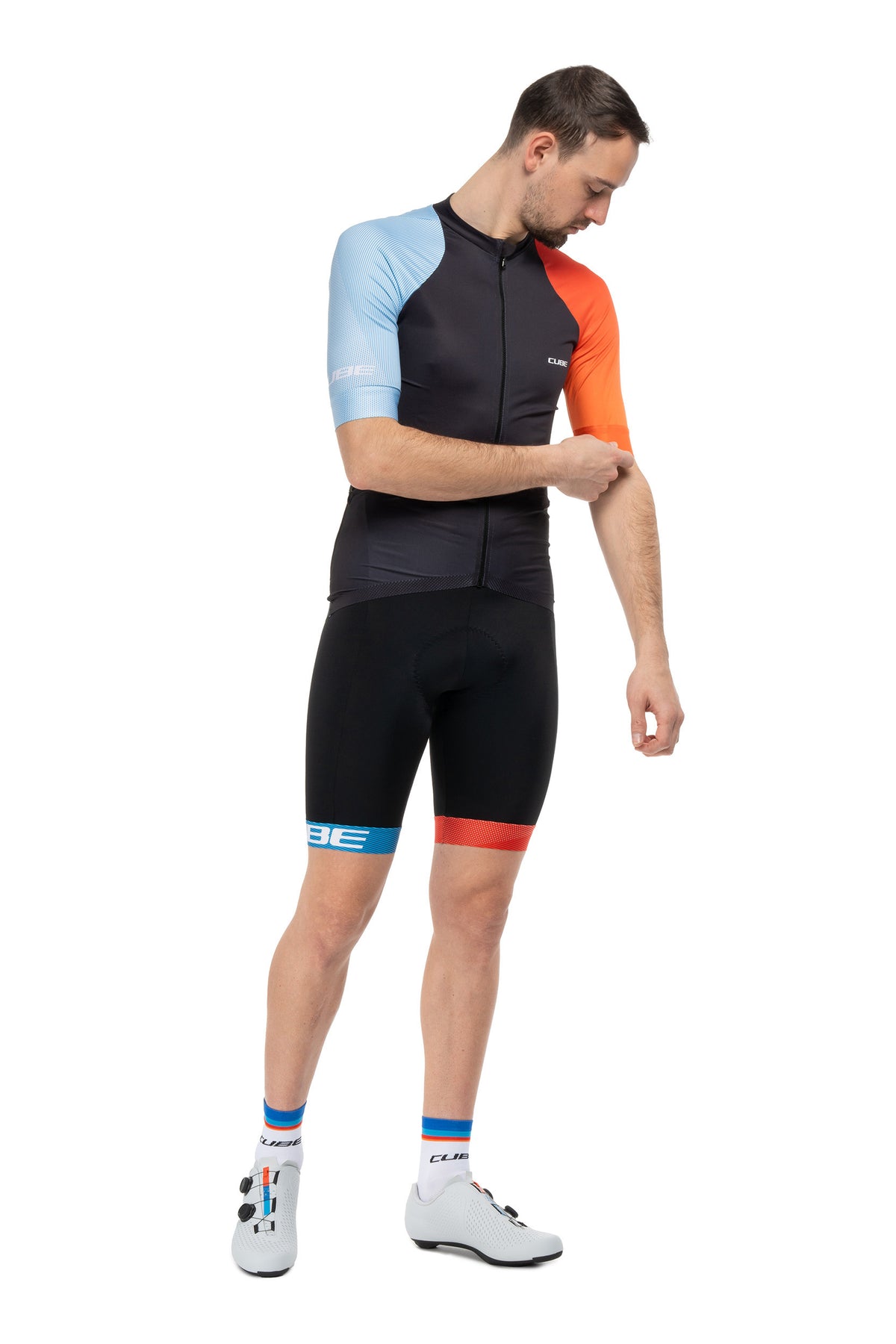 Tricou CUBE Road/XC Teamline S/S Black (11991XS) pe model (185 cm, mărimea M) – față