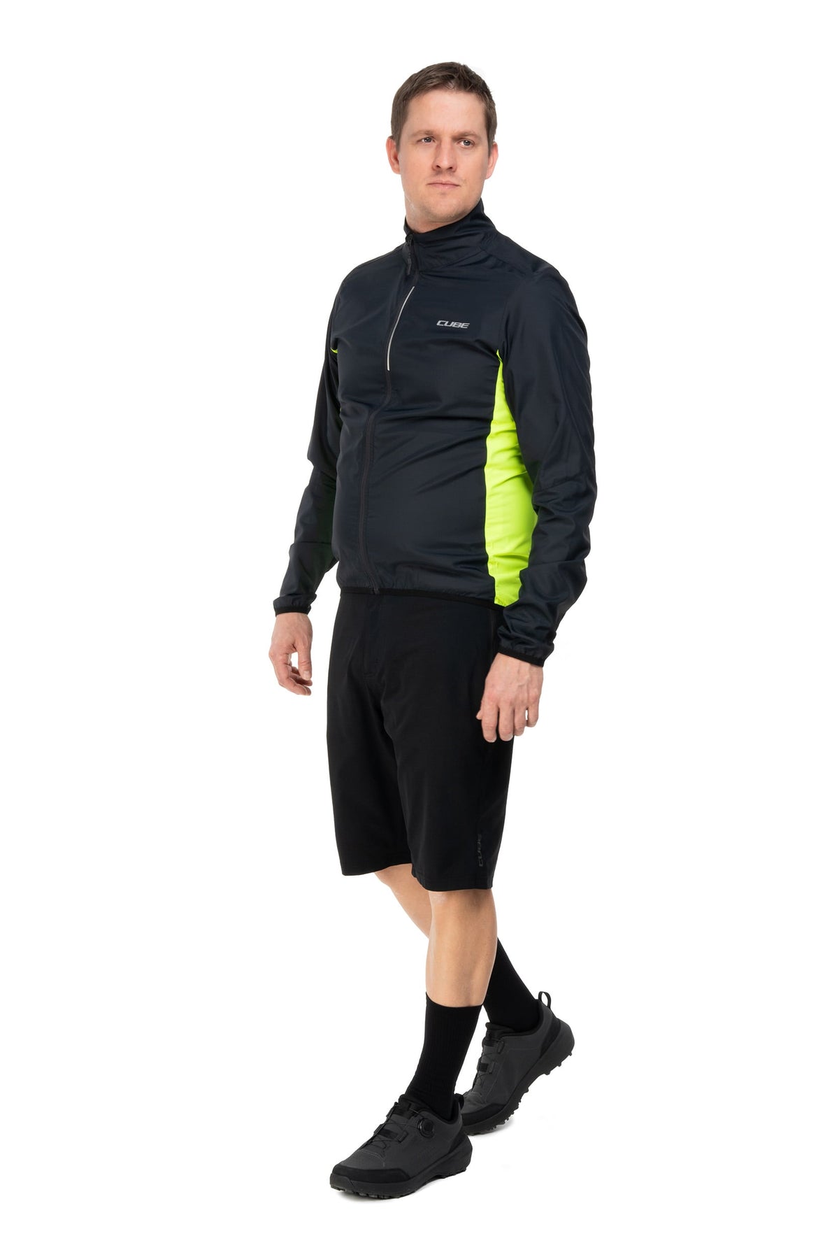 Jachetă CUBE Wind CMPT Black/Yellow pe model (178 cm, mărimea M) – față