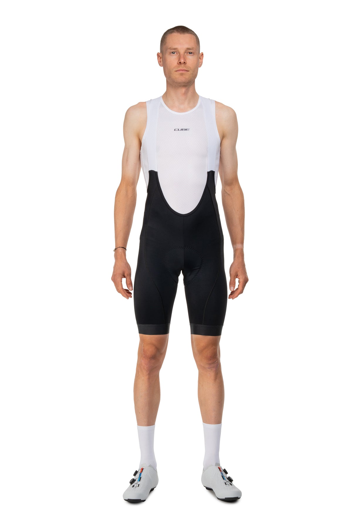 Pantaloni CUBE Road/XC Bib Short Teamline Black pe model – față