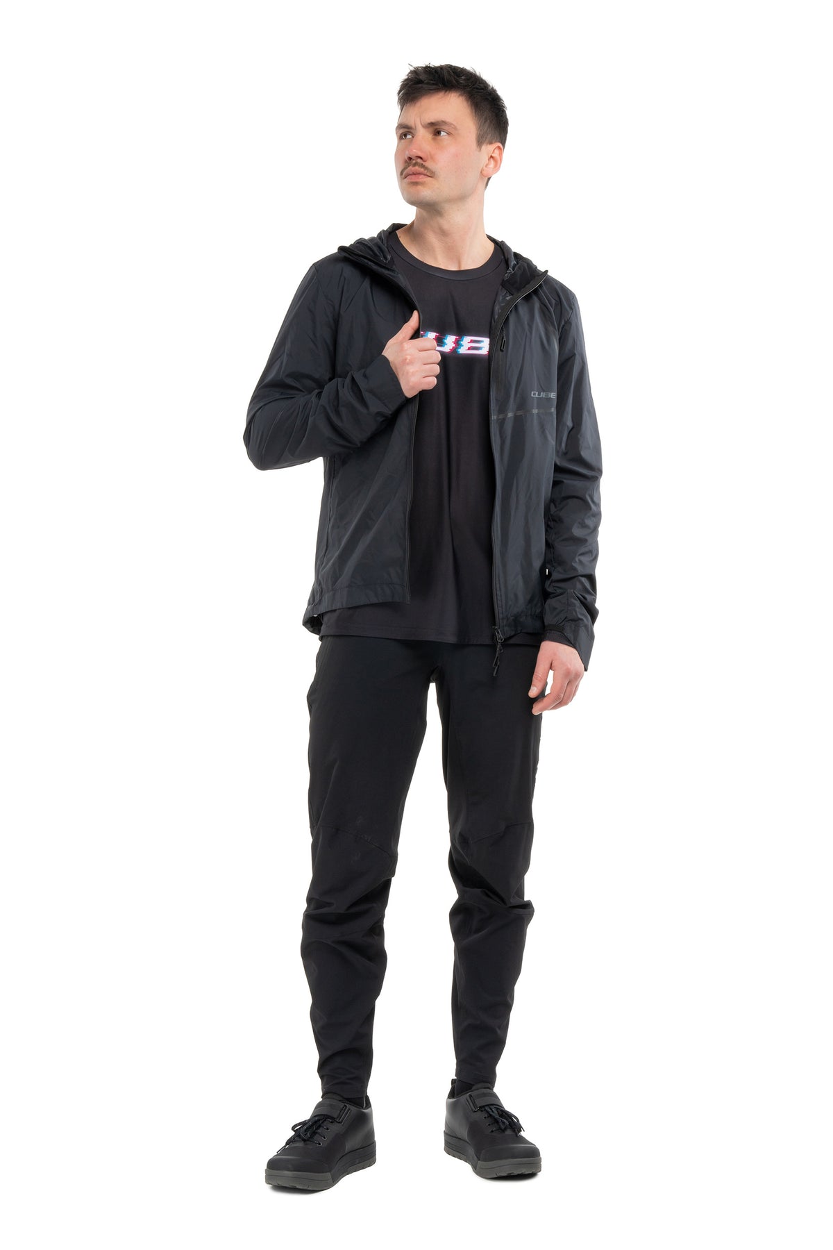 Jachetă CUBE Vânt Black pe model (184 cm, mărimea M) – față