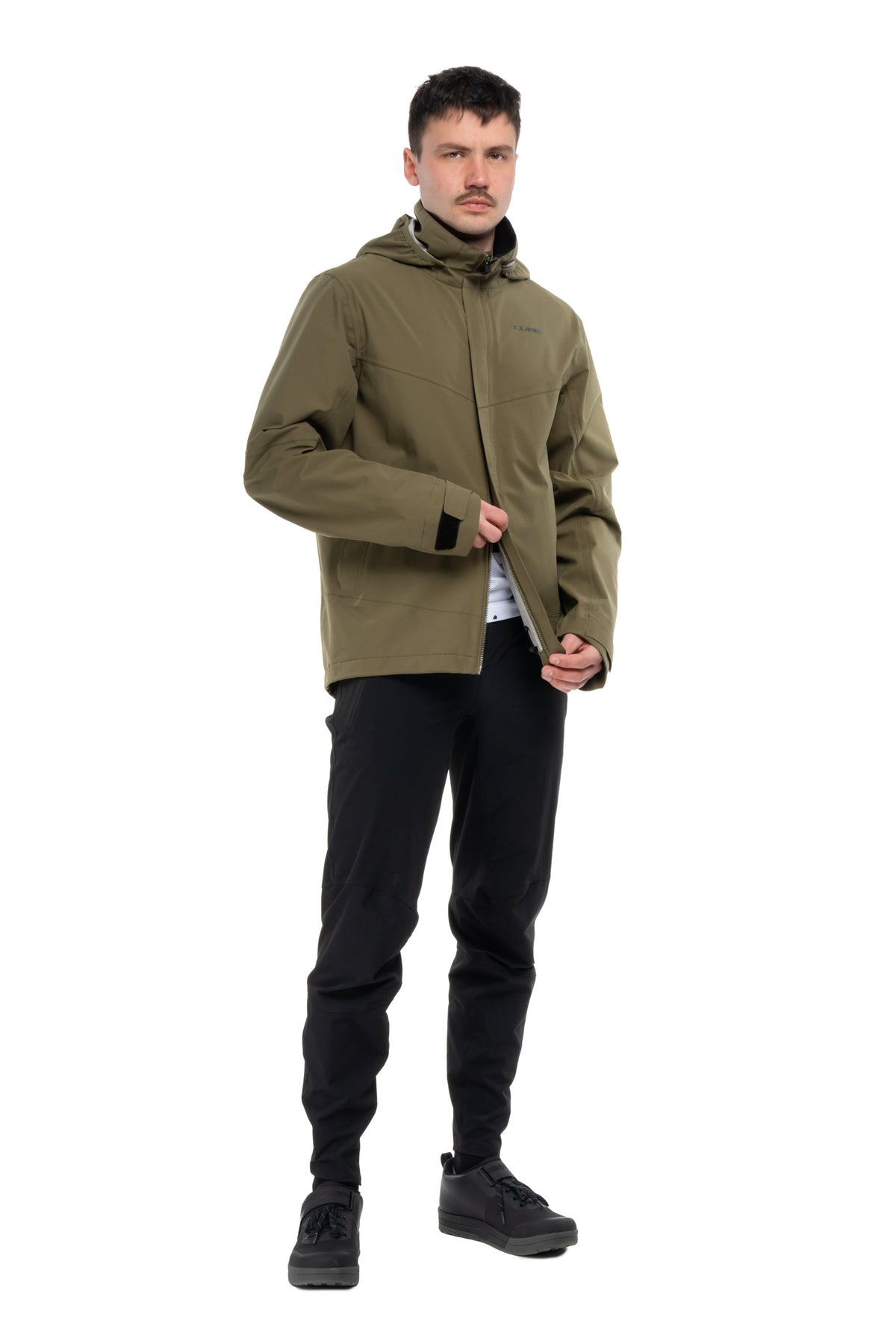 Jachetă CUBE Ploaie CMPT Olive pe model (185 cm, mărimea M) – față