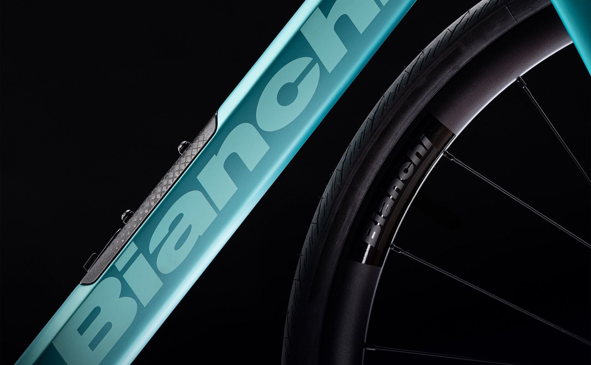 Bicicletă șosea BIANCHI INFINITO - 105 Di2 - Carbon 2026